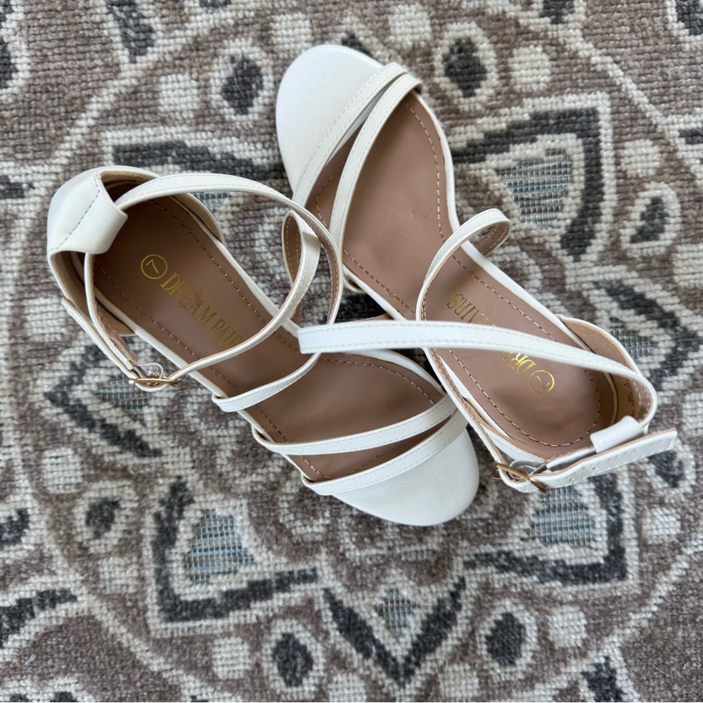 Dream Pairs White Strappy Sandals with Open Toe Size 7